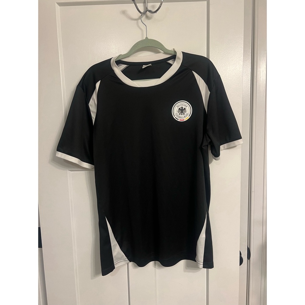 Black and White Short Sleeve Tee for Effortless Style